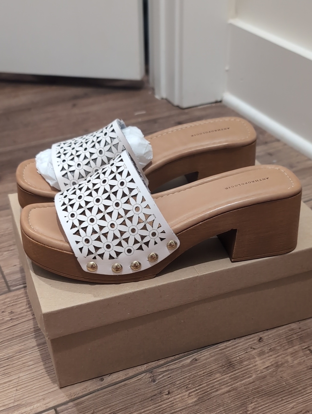 Leather Anthropologie White Laser-Cut Floral Mule Slides - Picture 1 of 5